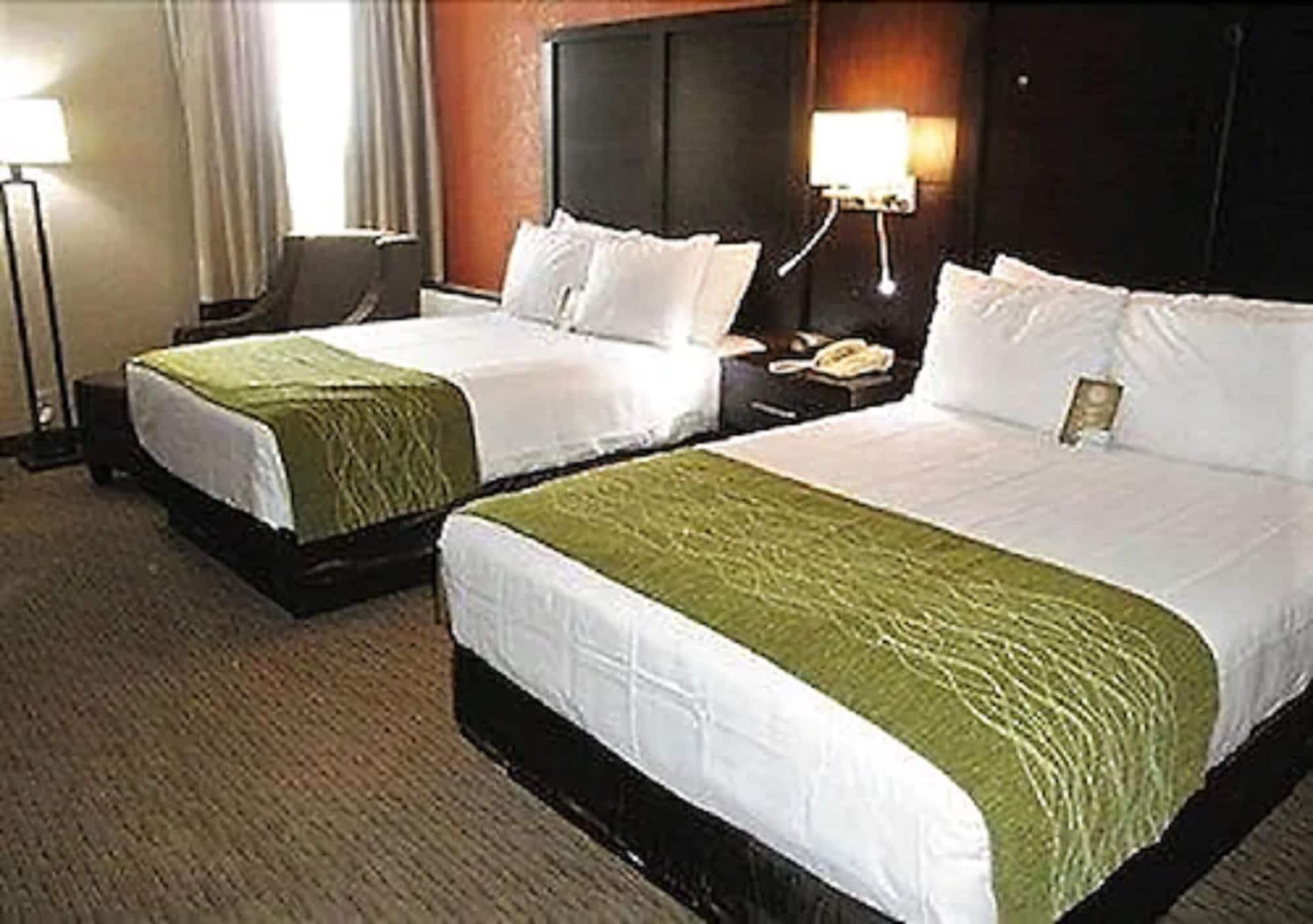 Comfort Inn & Suites Evansville Airport Bagian luar foto