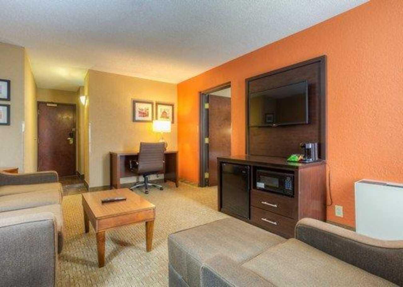 Comfort Inn & Suites Evansville Airport Bagian luar foto