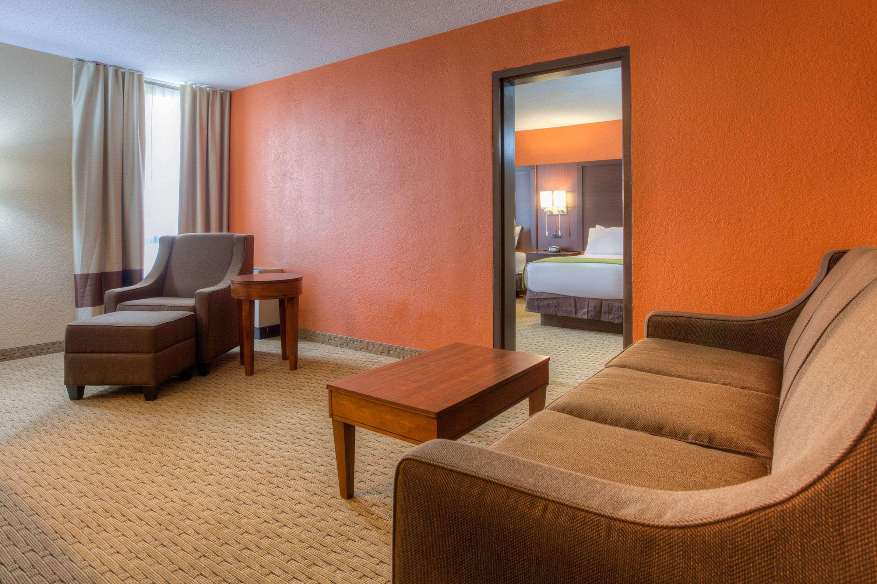 Comfort Inn & Suites Evansville Airport Bagian luar foto