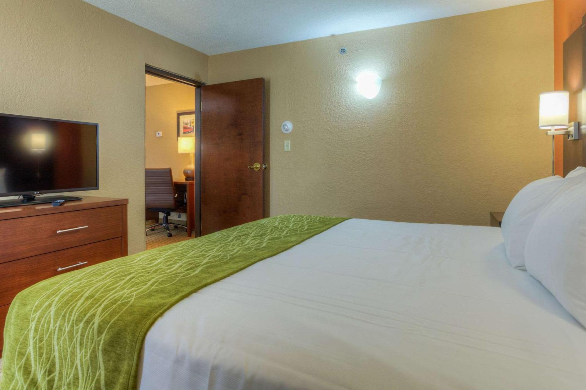 Comfort Inn & Suites Evansville Airport Bagian luar foto