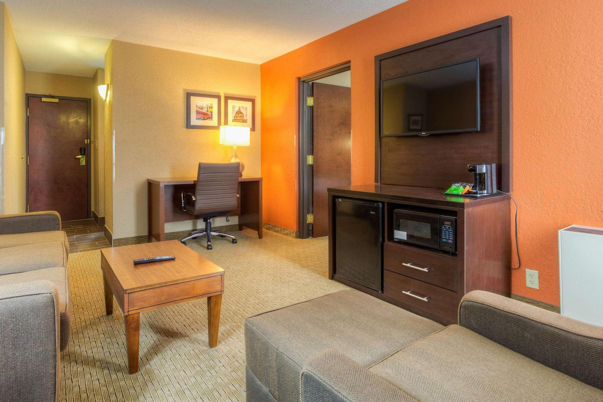 Comfort Inn & Suites Evansville Airport Bagian luar foto