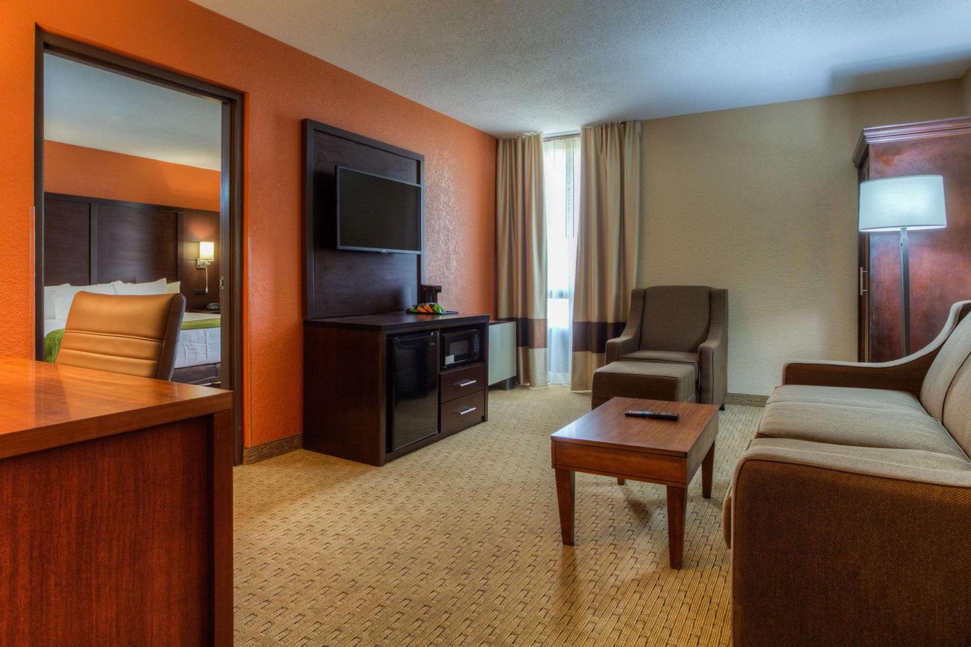 Comfort Inn & Suites Evansville Airport Bagian luar foto