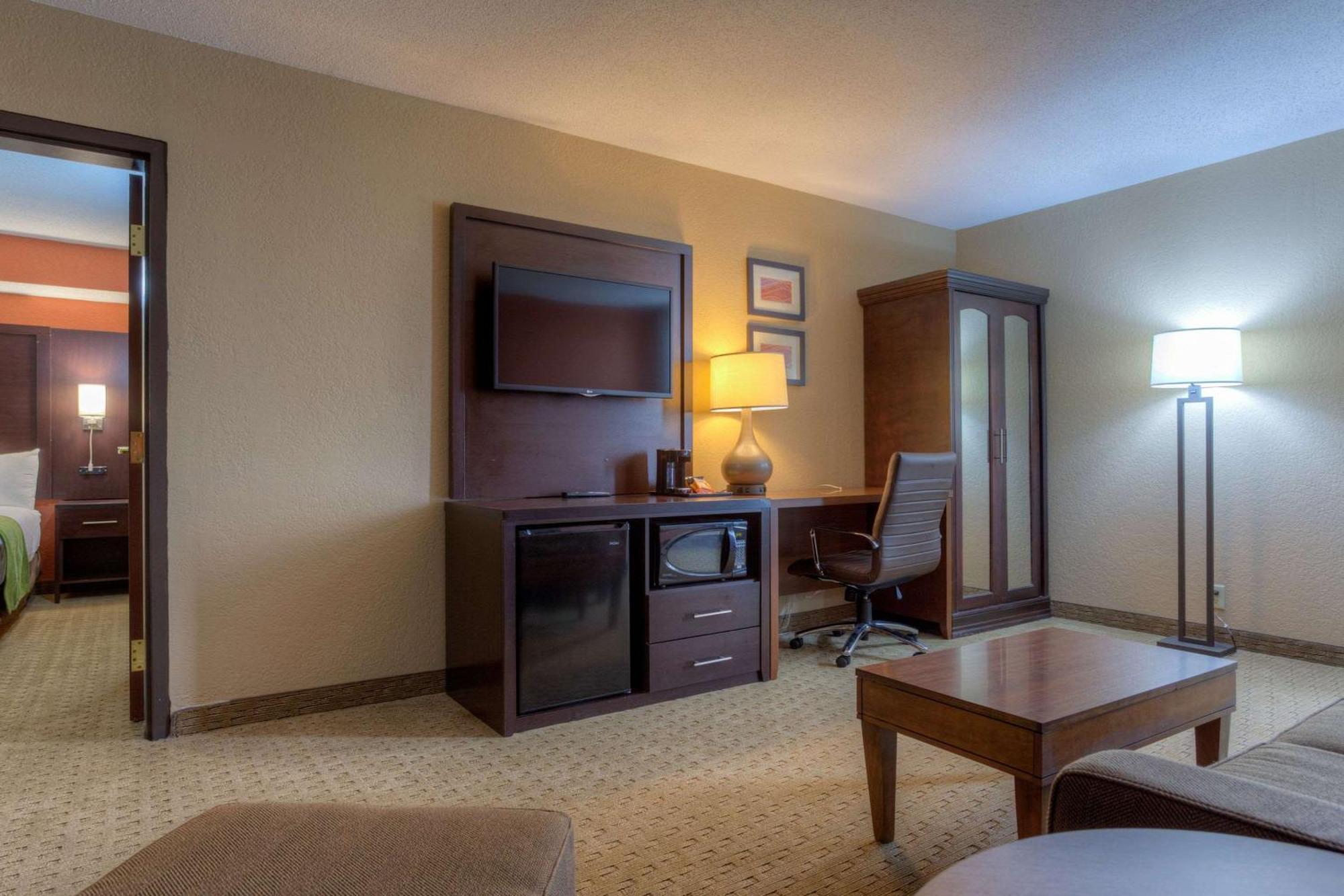 Comfort Inn & Suites Evansville Airport Bagian luar foto