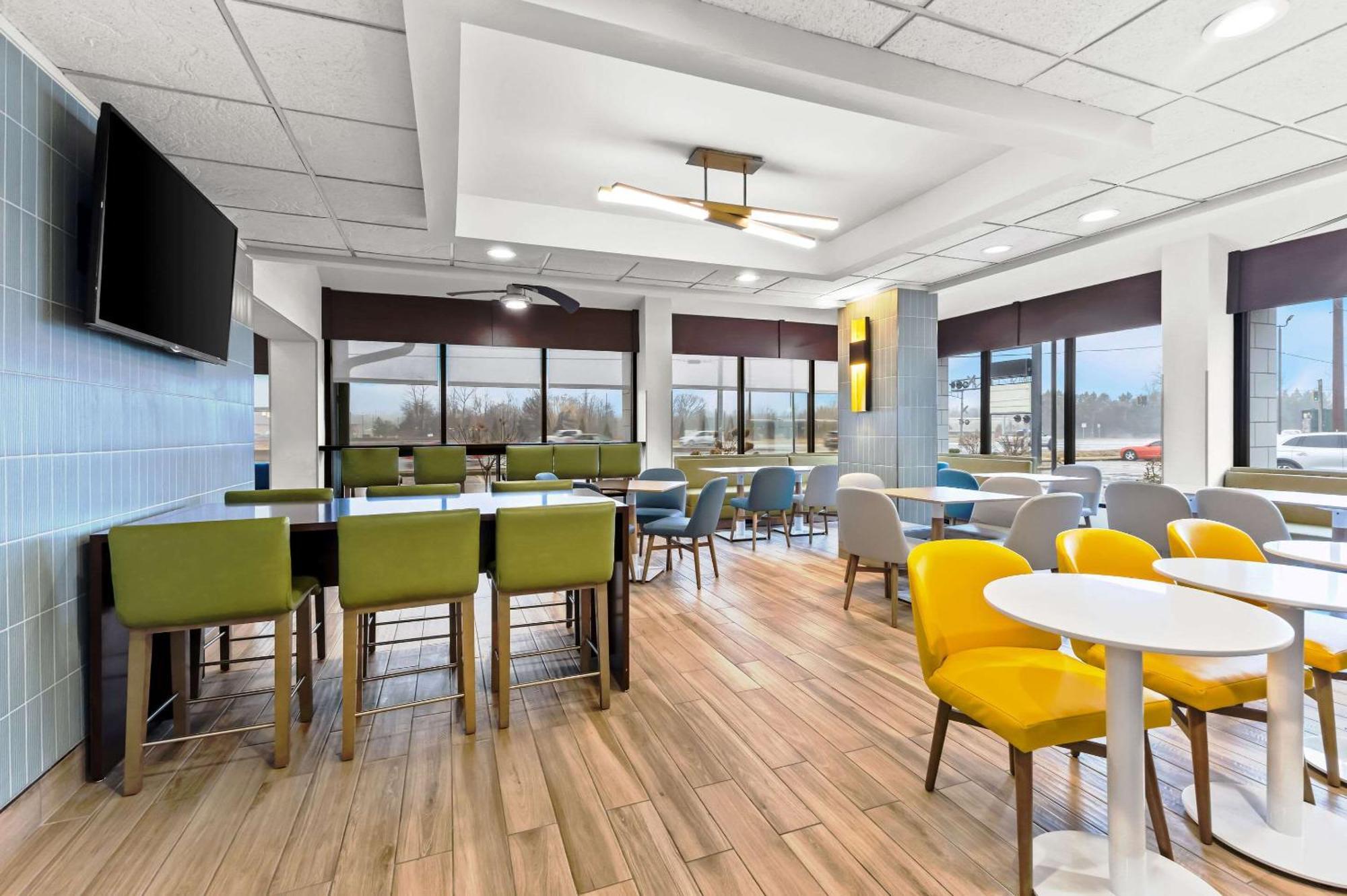 Comfort Inn & Suites Evansville Airport Bagian luar foto