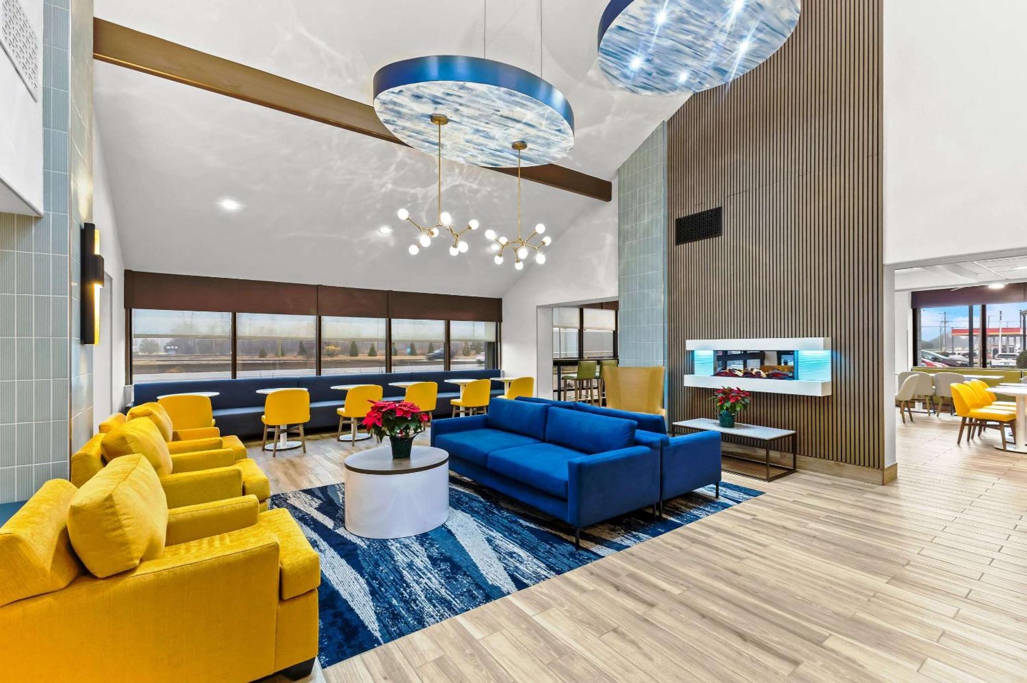 Comfort Inn & Suites Evansville Airport Bagian luar foto