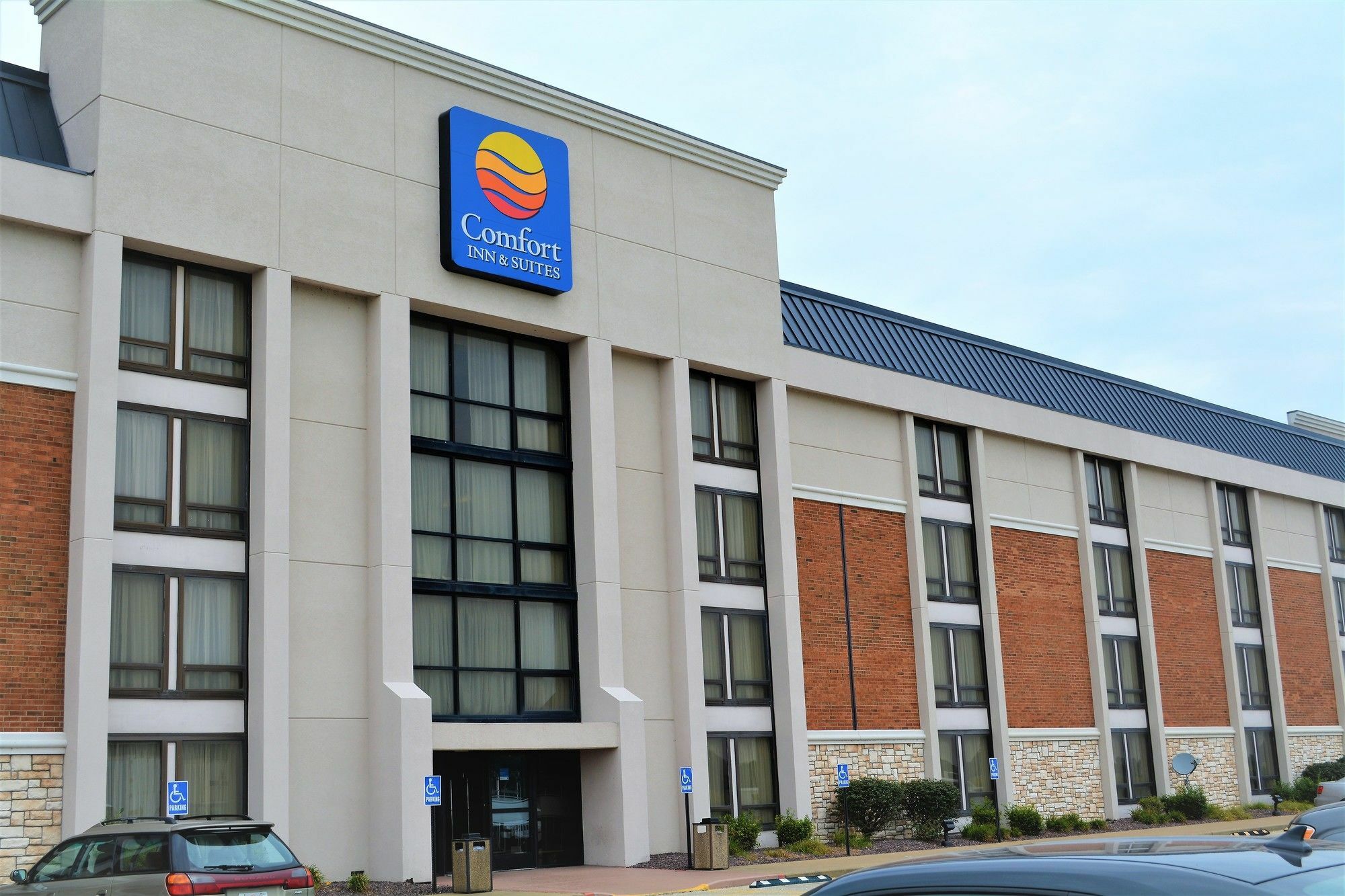 Comfort Inn & Suites Evansville Airport Bagian luar foto